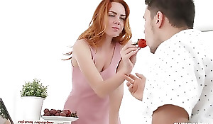 Luring redhead girl gets pounded in a difficulty morning